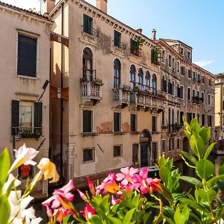 LN Luxe Apartment Venice Canal View Extérieur photo